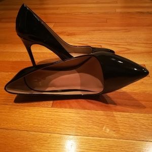Black Patent leather pumps - Size 9 Brand:MixNo. 6